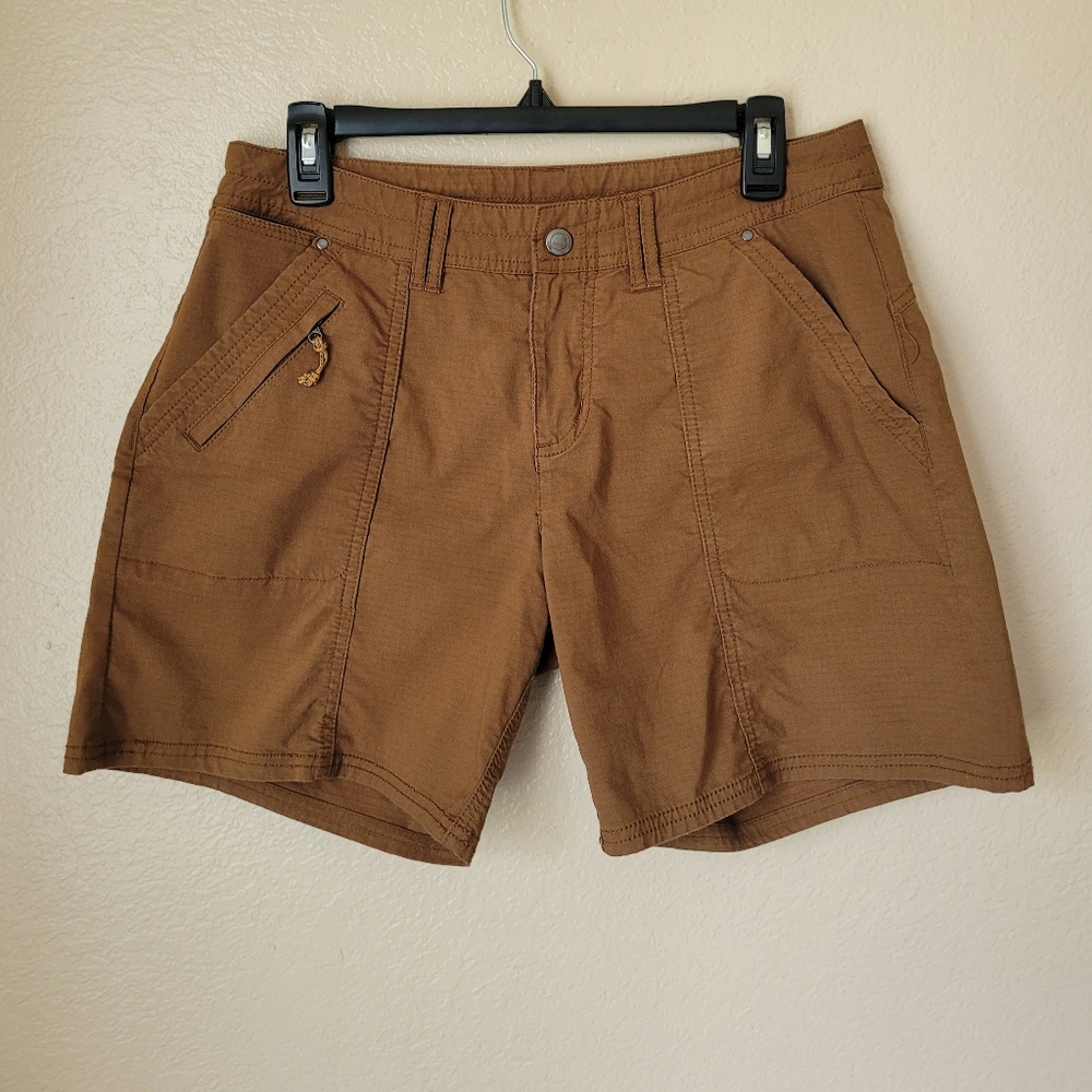 Title Nine- Big B Shorts Size 8
